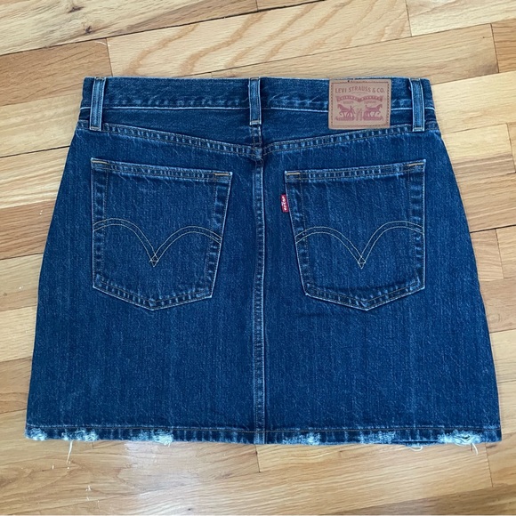 Levi’s mini skirt size 28 - Picture 2 of 3